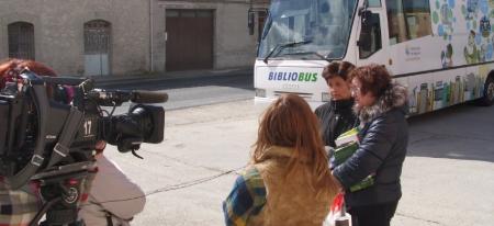 Imagen Televisión Española graba un reportaje sobre el servicio de bibliobuses de la Diputación