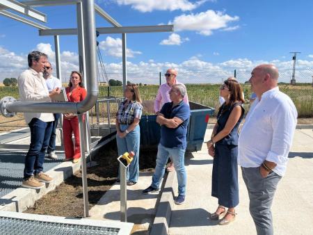 Imagen Miguel Ángel de Vicente acompaña a la consejera de Medio Ambiente y Energía, María González Corral, en su visita a la EDAR de Escalona...